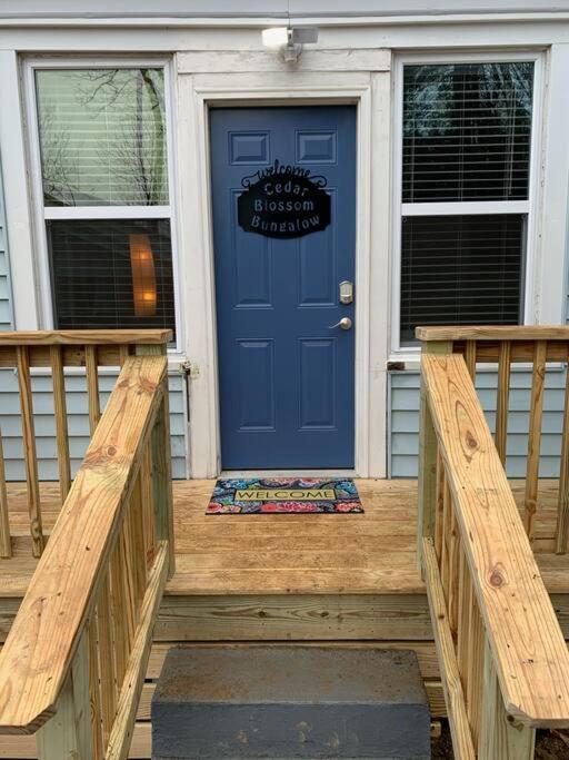 Cedar Blossom Bungalow Is A Cozy Getaway With A 5 Minute Walk To Downtown! ホット・スプリングス エクステリア 写真