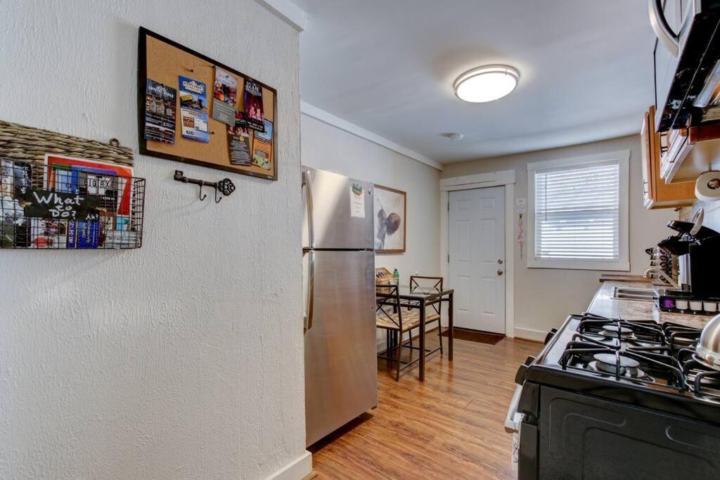 Cedar Blossom Bungalow Is A Cozy Getaway With A 5 Minute Walk To Downtown! ホット・スプリングス エクステリア 写真