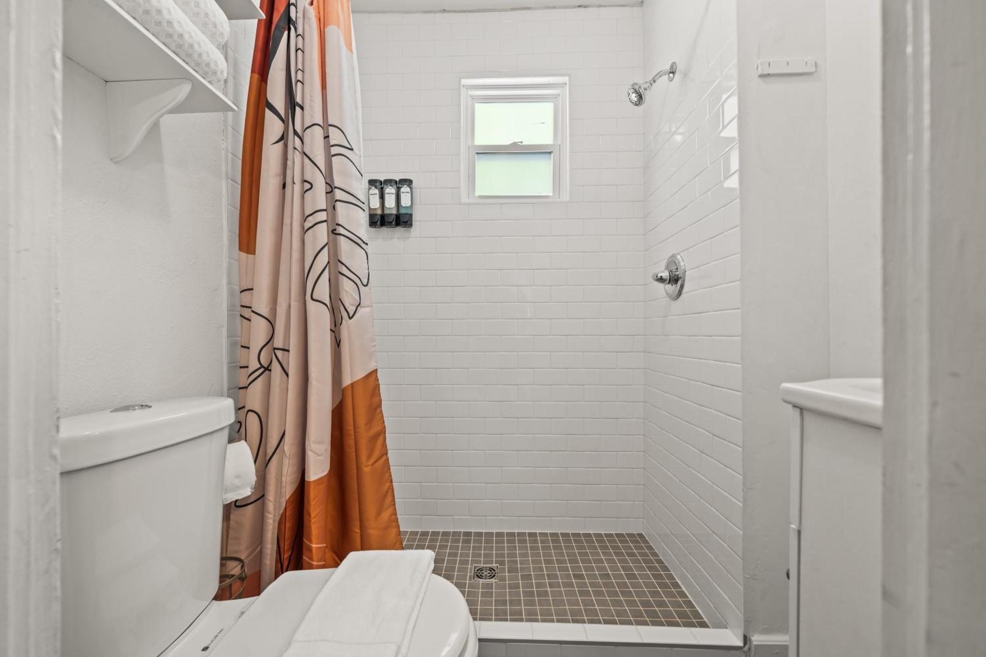 Cedar Blossom Bungalow Is A Cozy Getaway With A 5 Minute Walk To Downtown! ホット・スプリングス エクステリア 写真