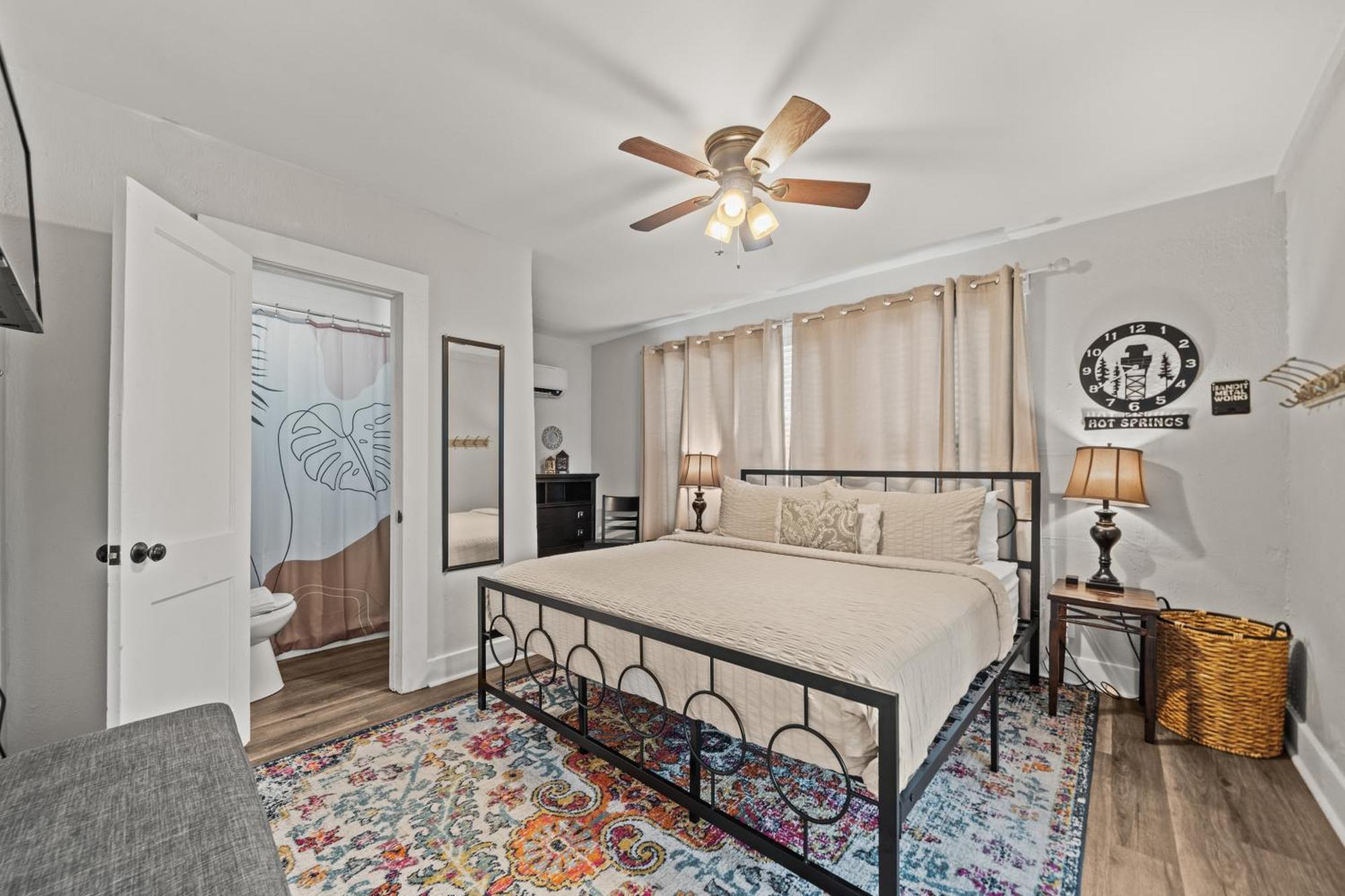 Cedar Blossom Bungalow Is A Cozy Getaway With A 5 Minute Walk To Downtown! ホット・スプリングス エクステリア 写真