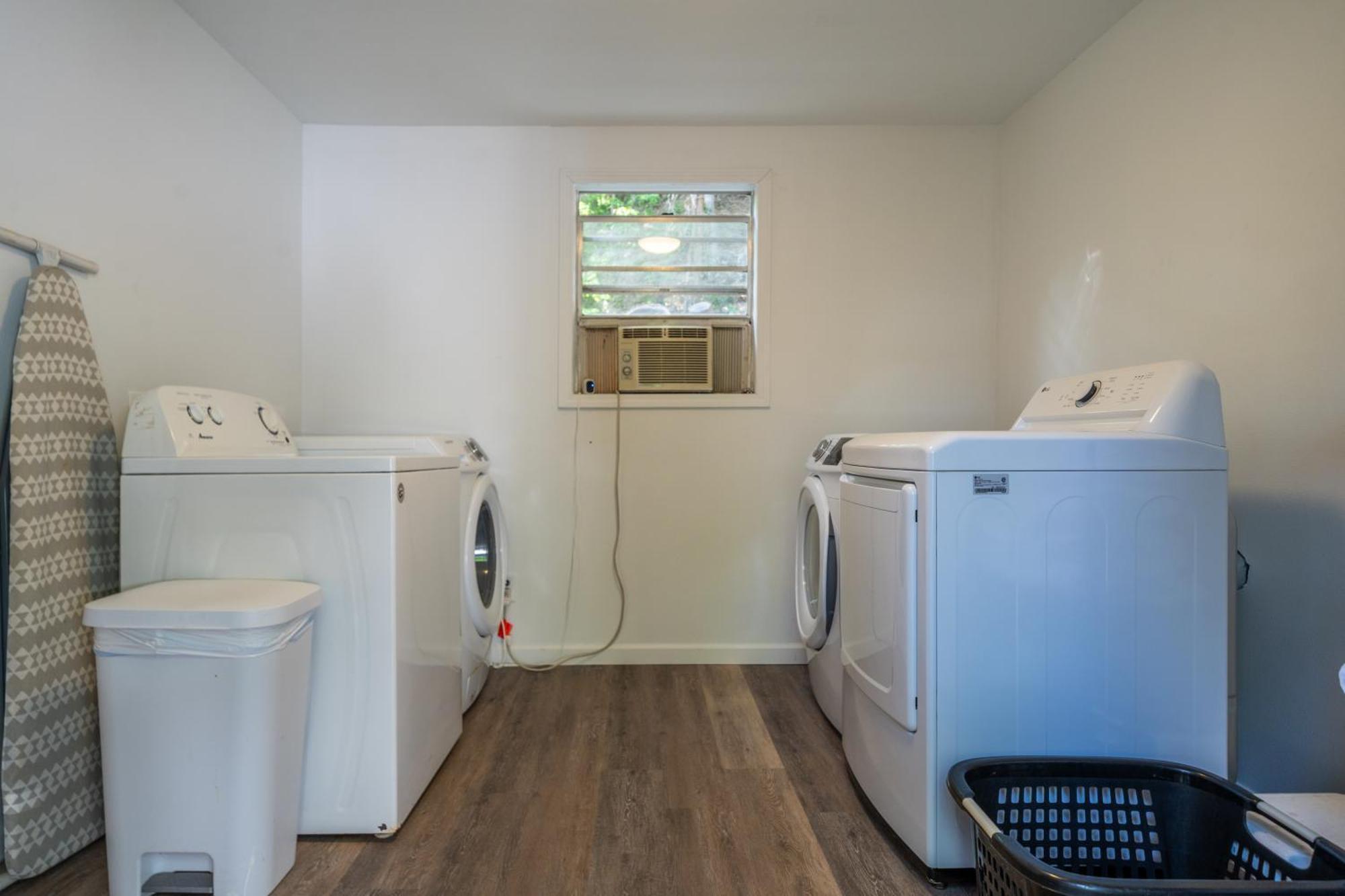 Cedar Blossom Bungalow Is A Cozy Getaway With A 5 Minute Walk To Downtown! ホット・スプリングス エクステリア 写真
