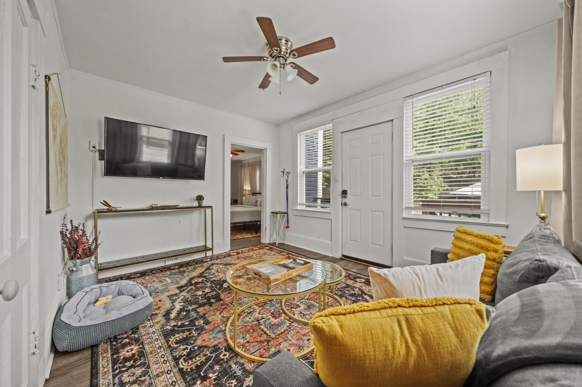Cedar Blossom Bungalow Is A Cozy Getaway With A 5 Minute Walk To Downtown! ホット・スプリングス エクステリア 写真