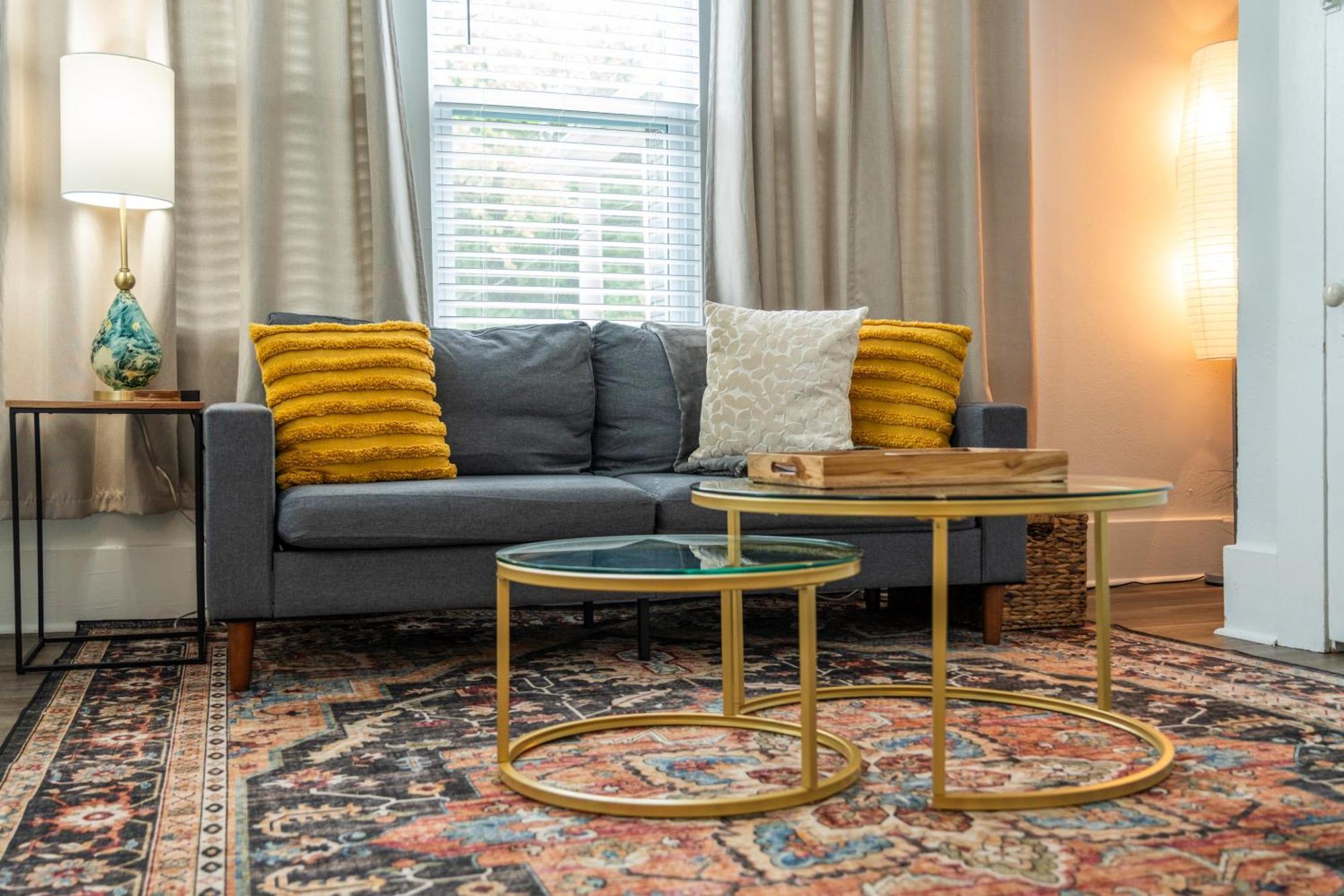 Cedar Blossom Bungalow Is A Cozy Getaway With A 5 Minute Walk To Downtown! ホット・スプリングス エクステリア 写真