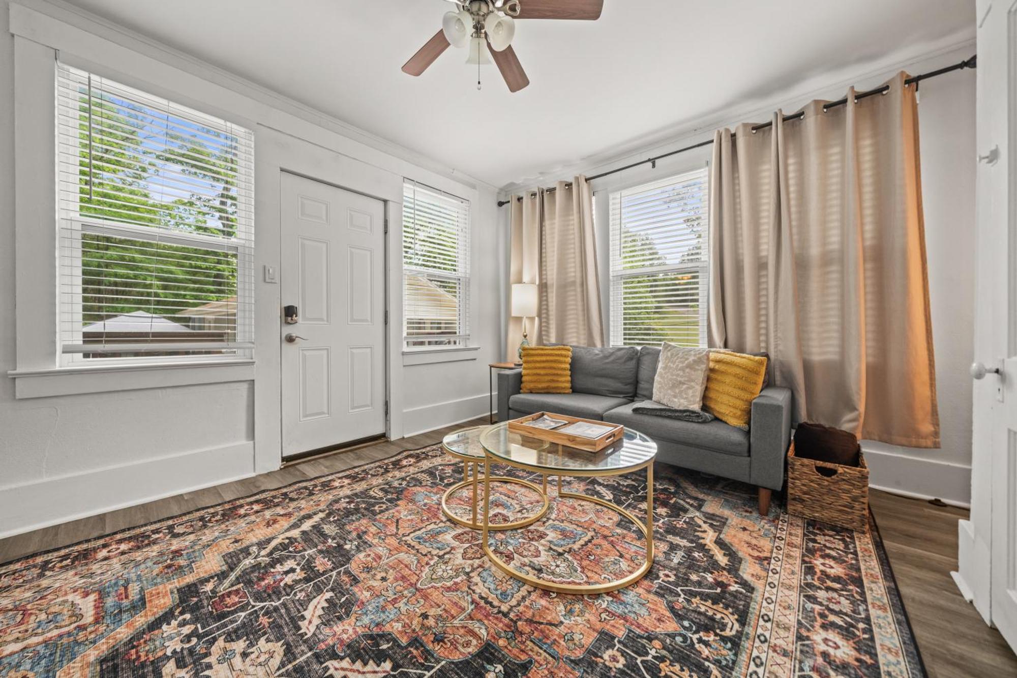 Cedar Blossom Bungalow Is A Cozy Getaway With A 5 Minute Walk To Downtown! ホット・スプリングス エクステリア 写真