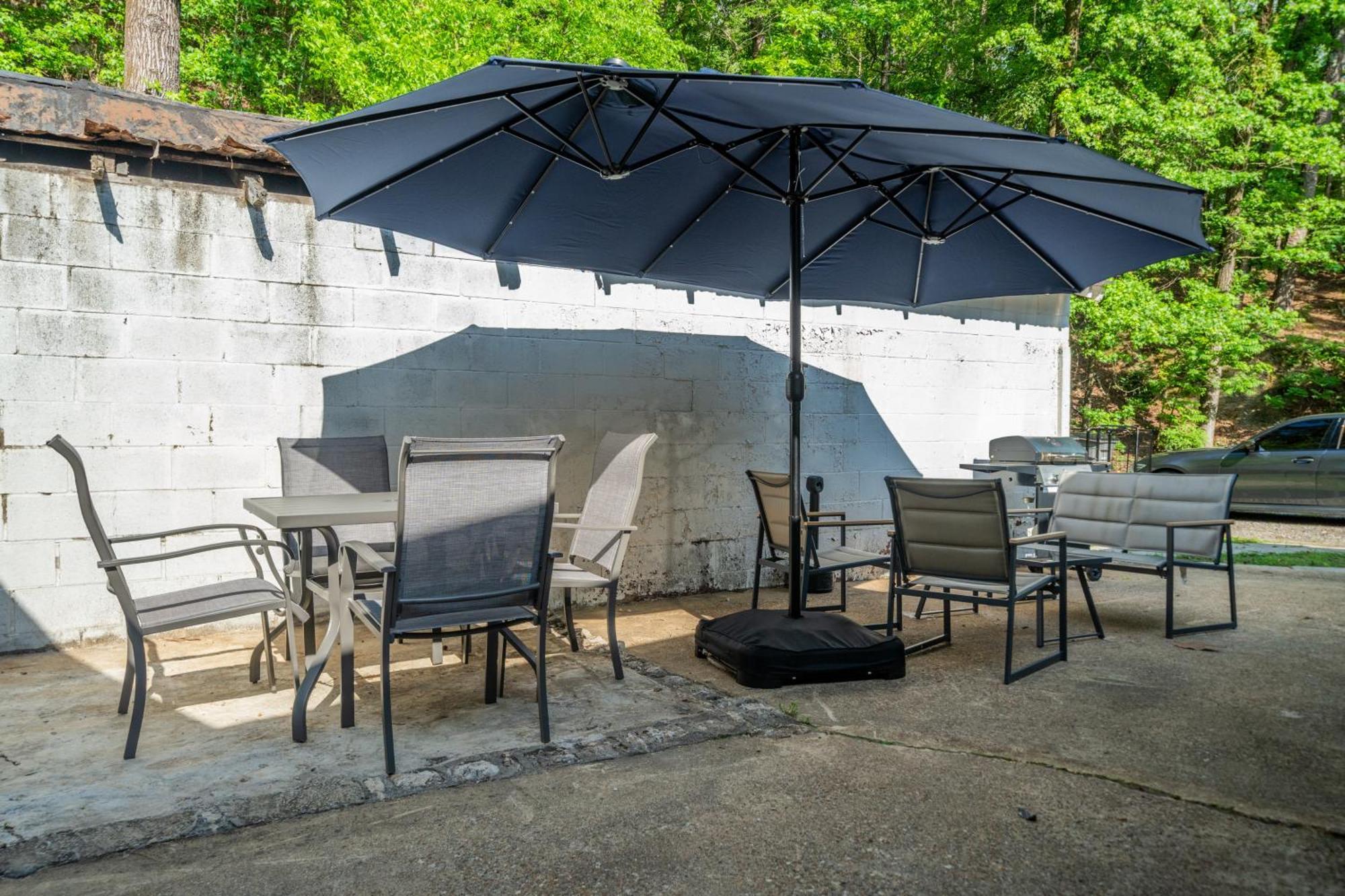 Cedar Blossom Bungalow Is A Cozy Getaway With A 5 Minute Walk To Downtown! ホット・スプリングス エクステリア 写真