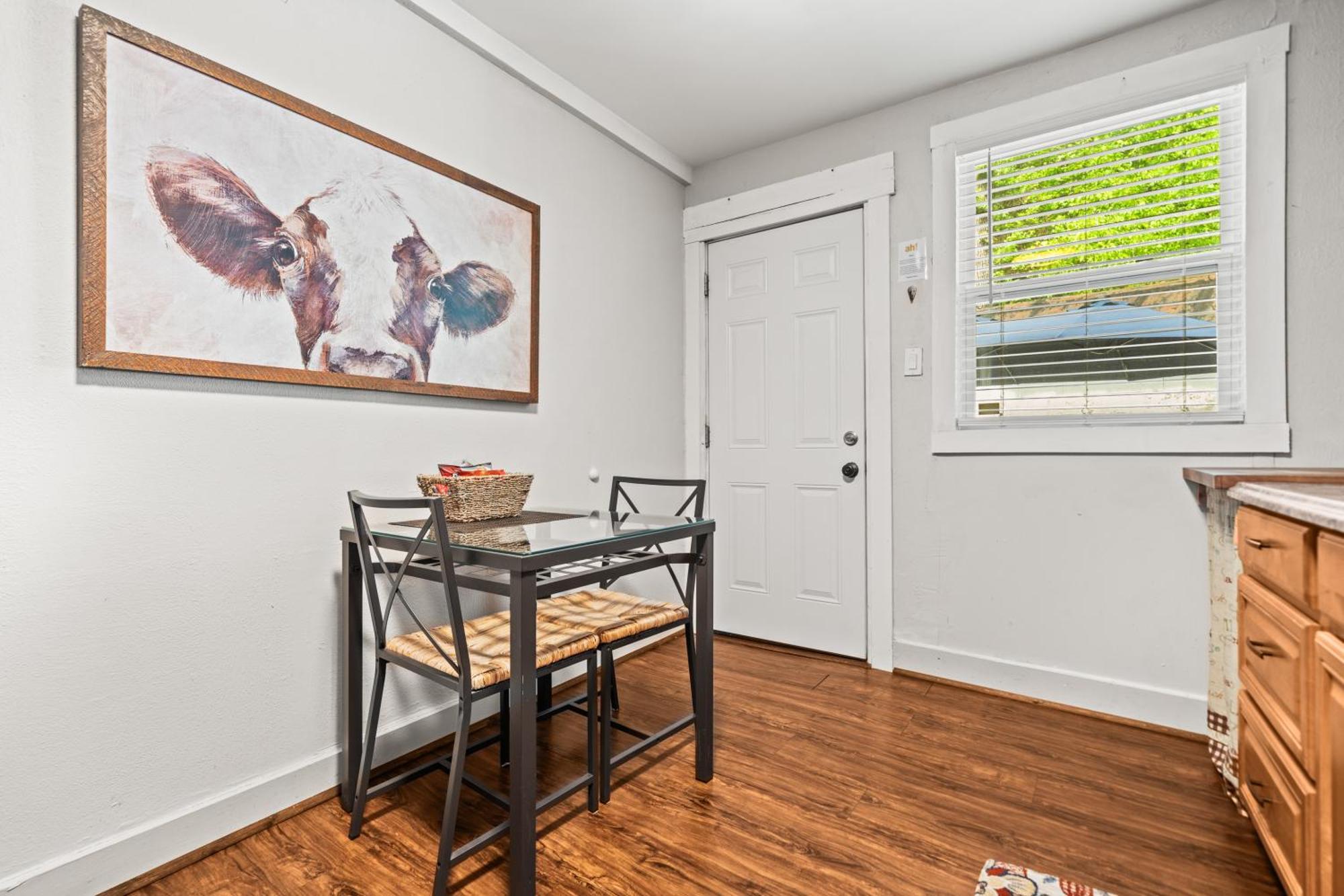 Cedar Blossom Bungalow Is A Cozy Getaway With A 5 Minute Walk To Downtown! ホット・スプリングス エクステリア 写真